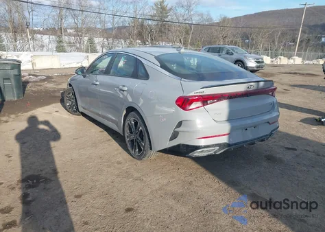 2021 Kia K5 Gt-Line z USA, uszkodzony, nr VIN 5XXG64J27MG077795